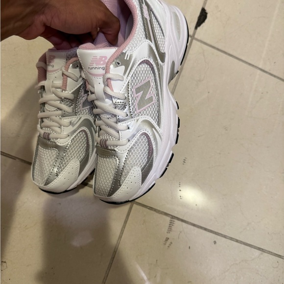 Women’s new balances size 5  brand new come with everything - Picture 3 of 4